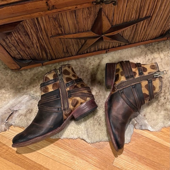FREEBIRD 🤎 Belfast Distressed Brown All Leather Leopard Calf Hair Ankle Booties - Picture 3 of 16
